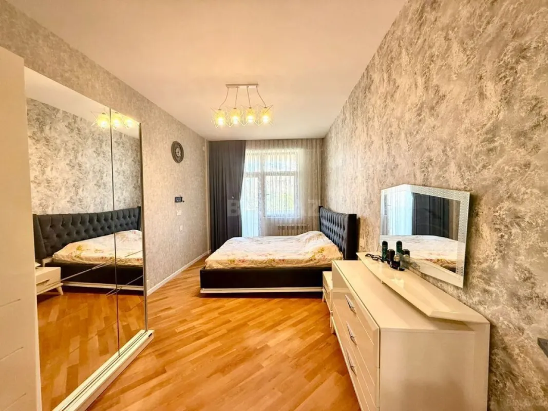 Satılır 3 otaqlı mənzil 117 m²