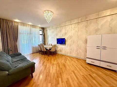 Satılır 3 otaqlı mənzil 117 m²