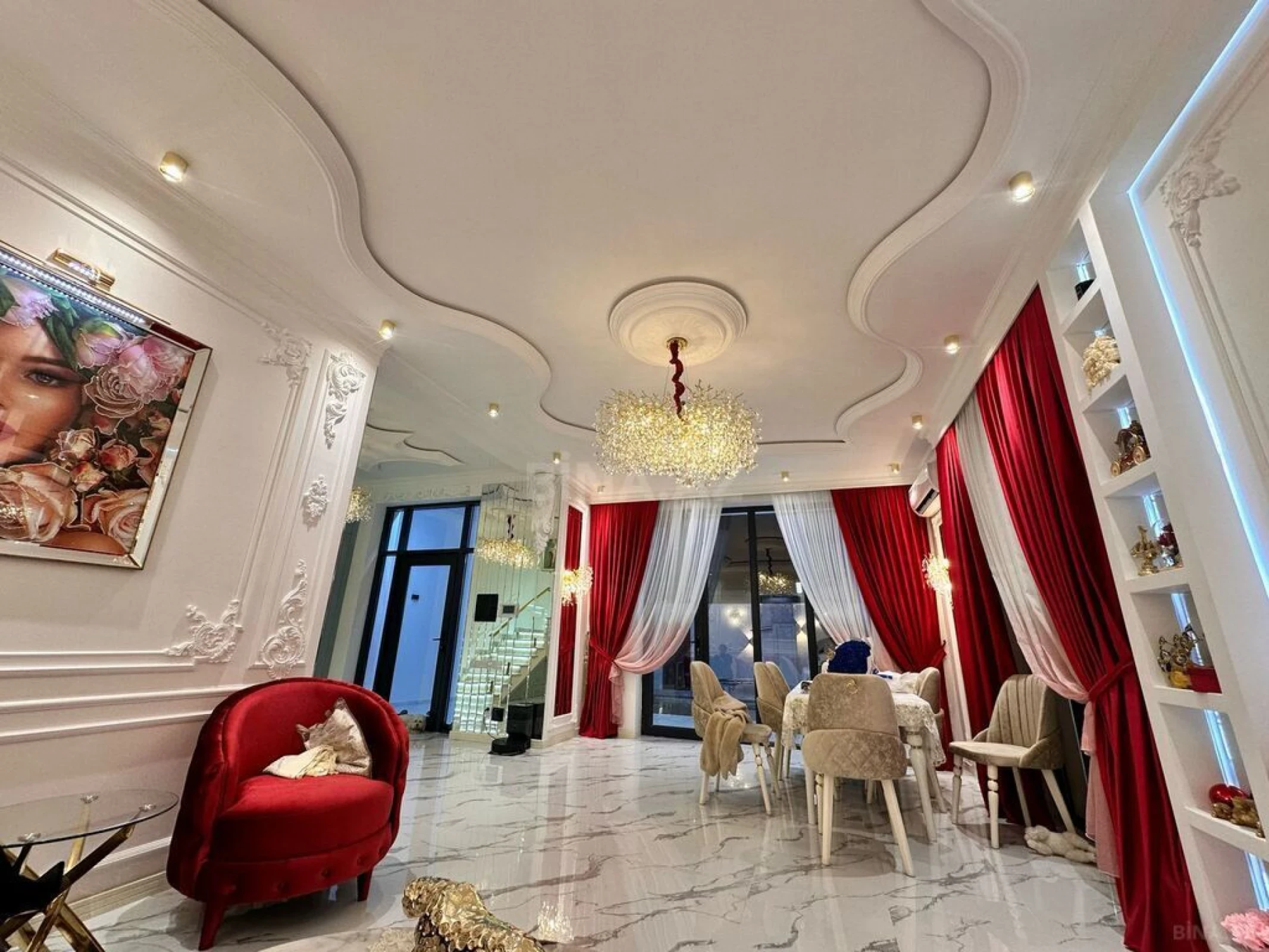 Satılır 6 otaqlı həyət evi 300 m²