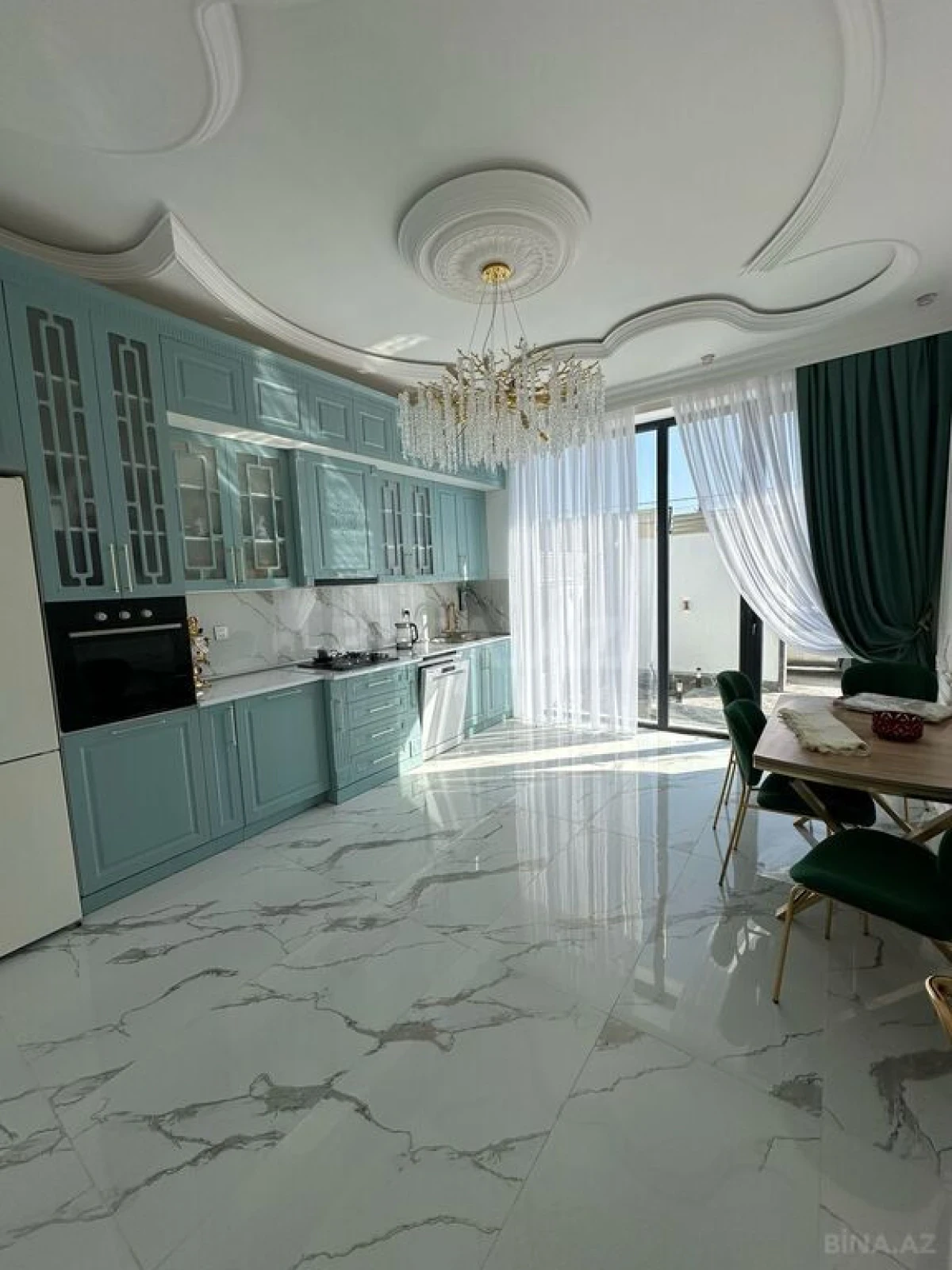 Satılır 6 otaqlı həyət evi 300 m²