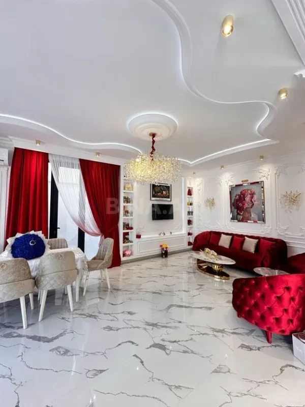 Satılır 6 otaqlı həyət evi 300 m²