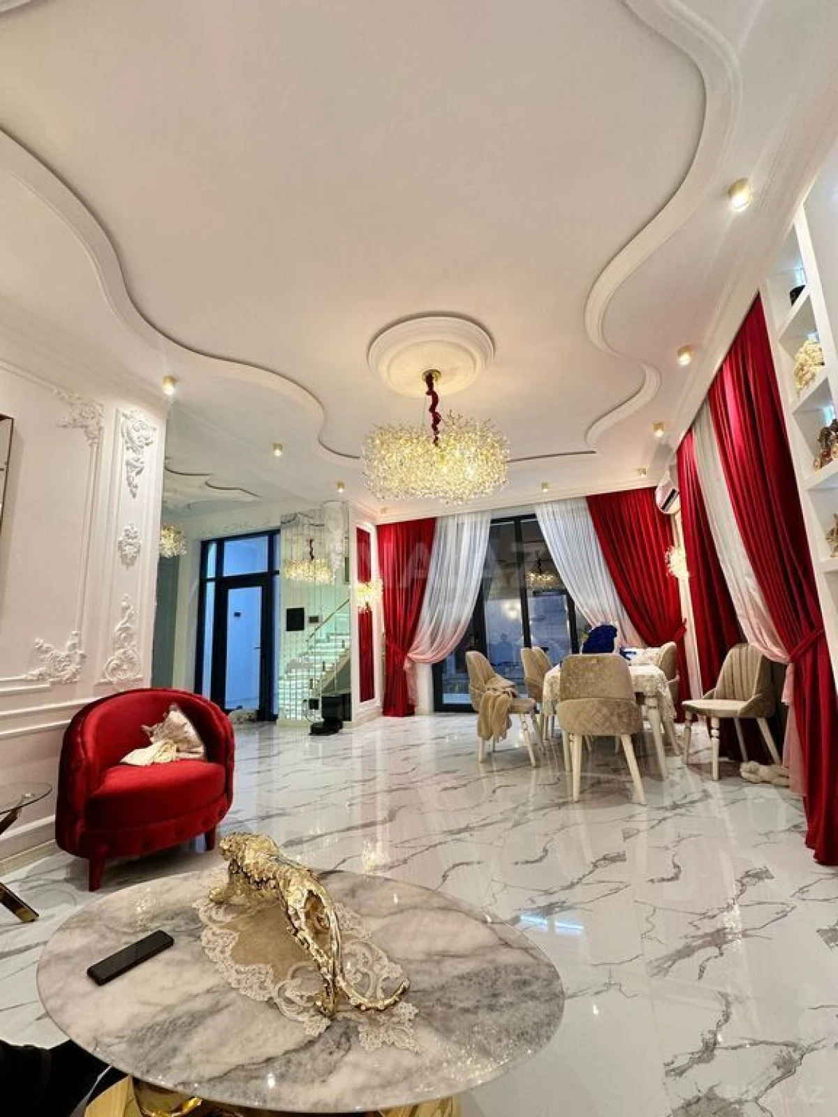 Satılır 6 otaqlı həyət evi 300 m²