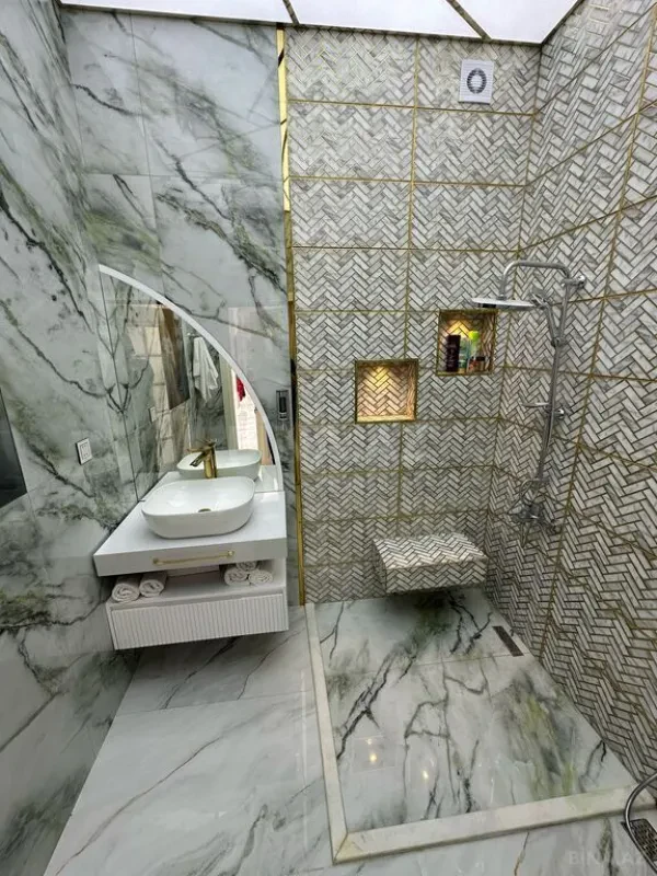Satılır 6 otaqlı həyət evi 300 m²