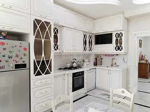 Satılır 3 otaqlı mənzil 145 m²