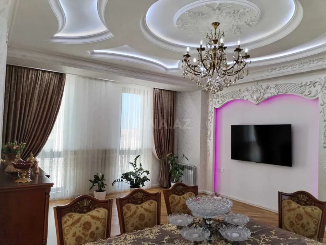 Satılır 3 otaqlı mənzil 145 m²