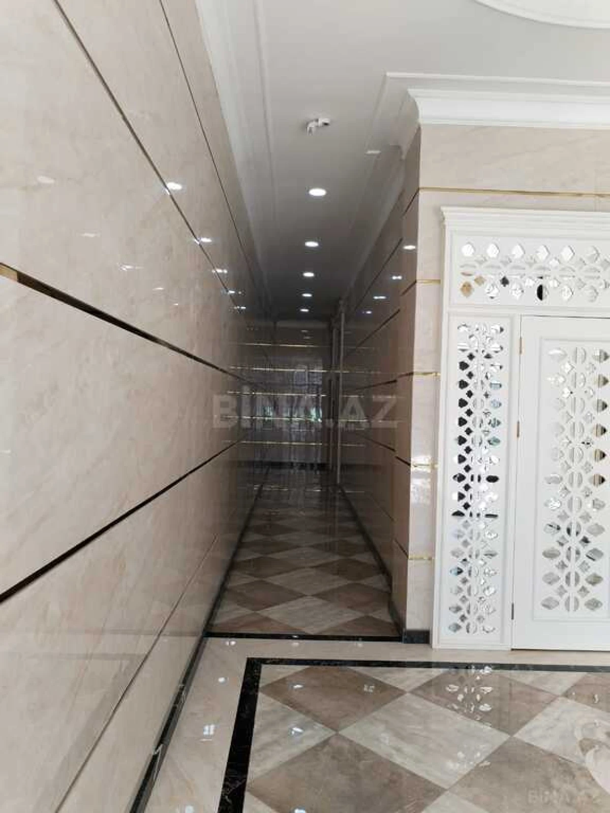 Satılır 3 otaqlı mənzil 145 m²