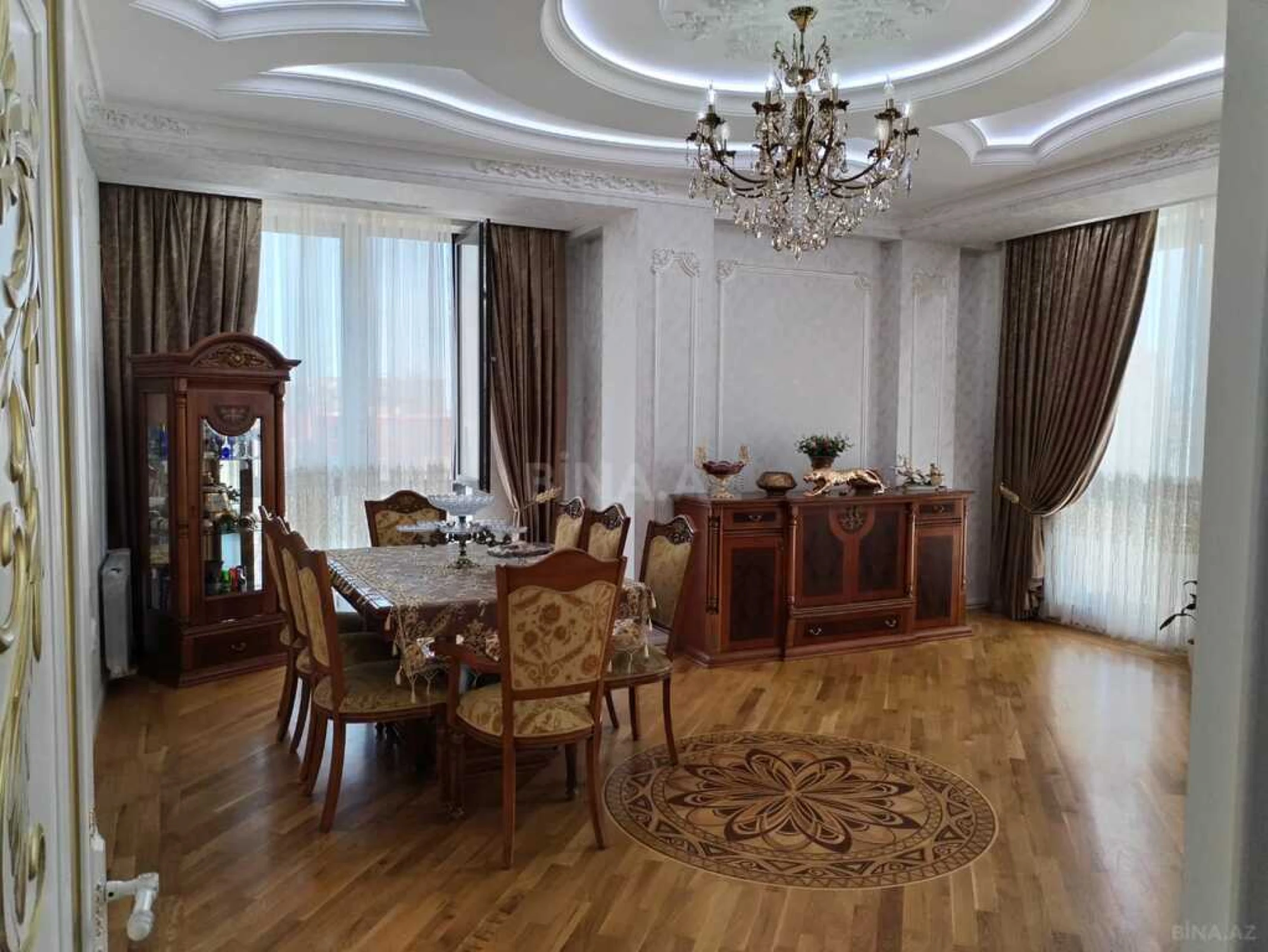 Satılır 3 otaqlı mənzil 145 m²