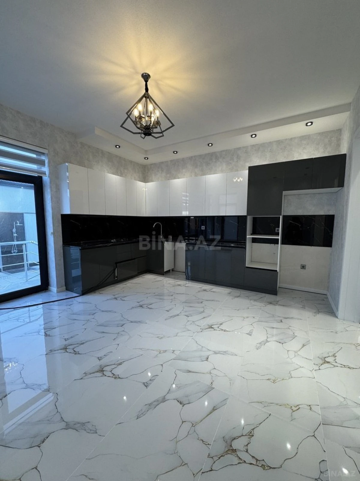 Satılır 4 otaqlı həyət evi 180 m²