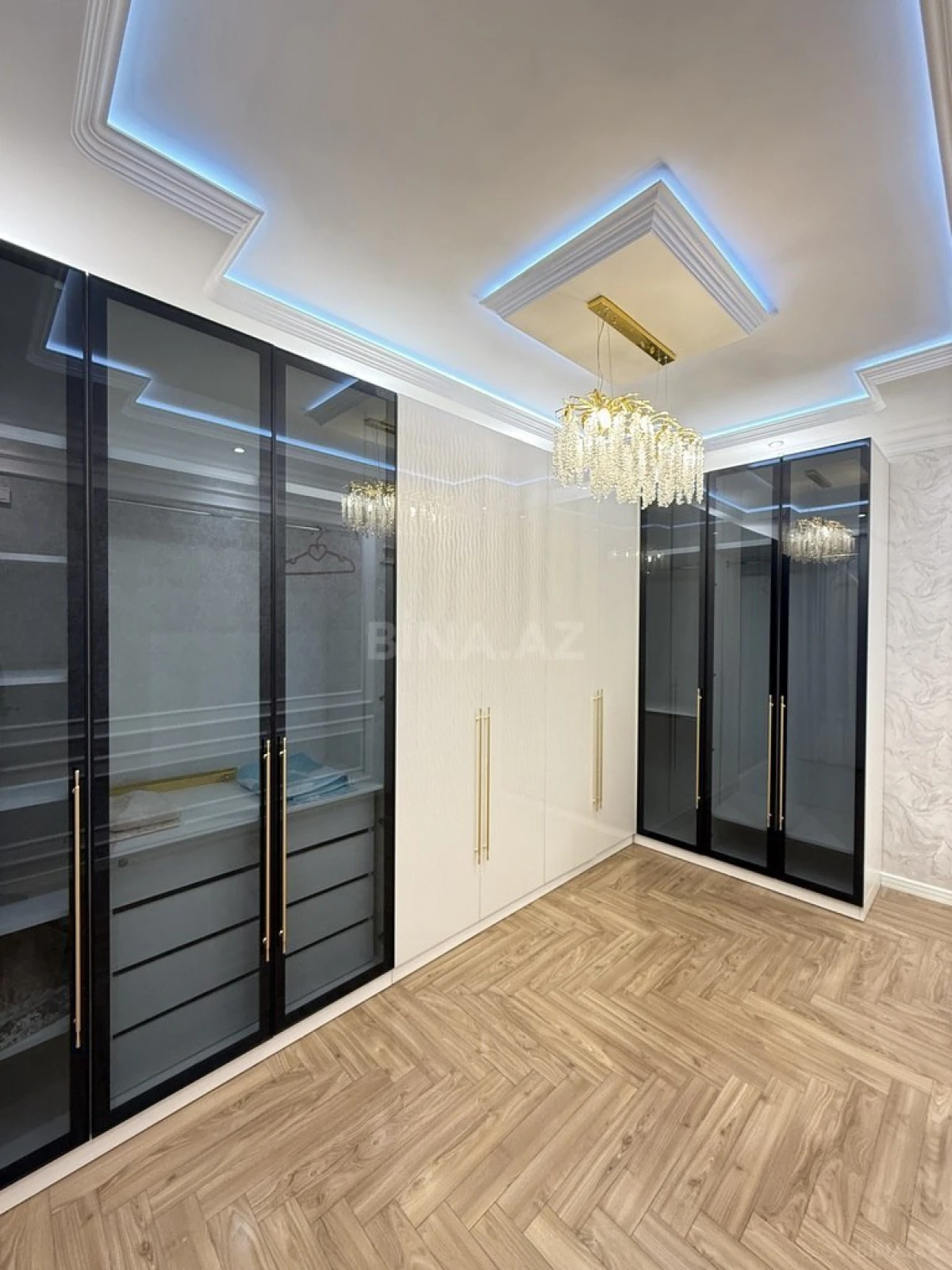 Satılır 6 otaqlı həyət evi 220 m²