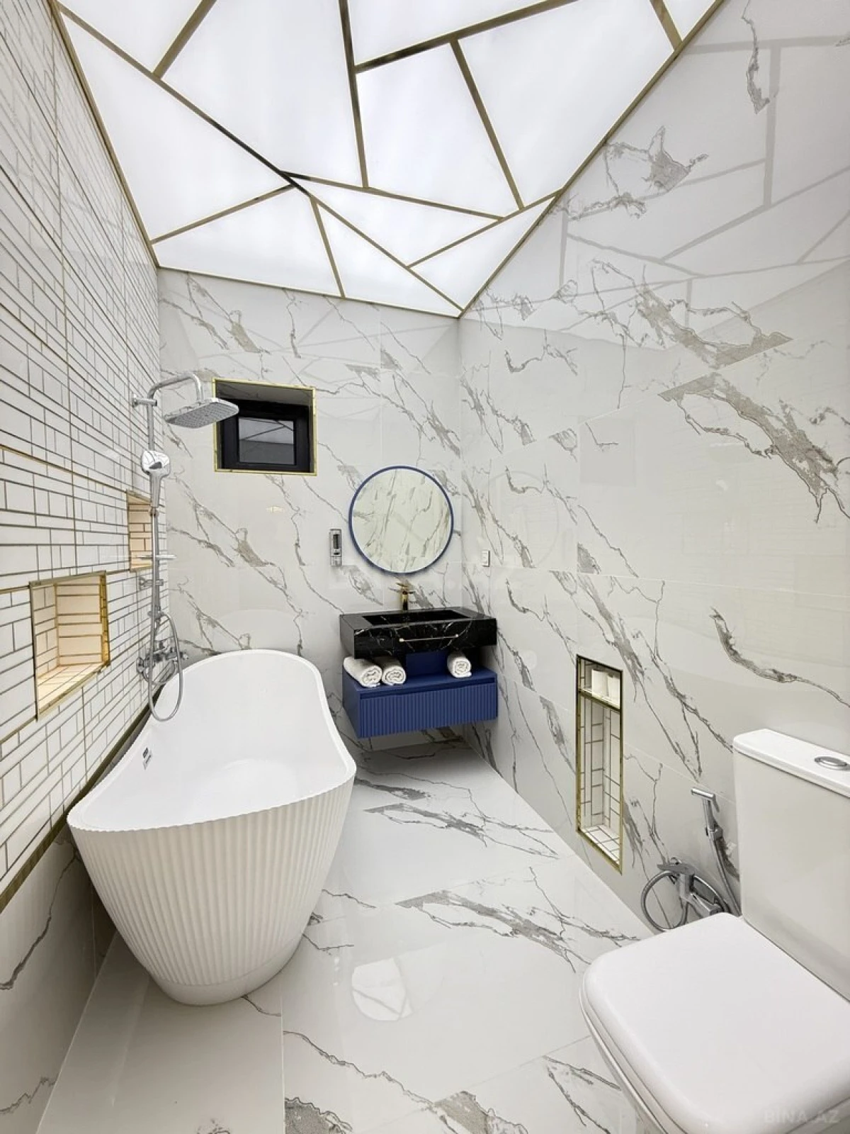 Satılır 6 otaqlı həyət evi 220 m²