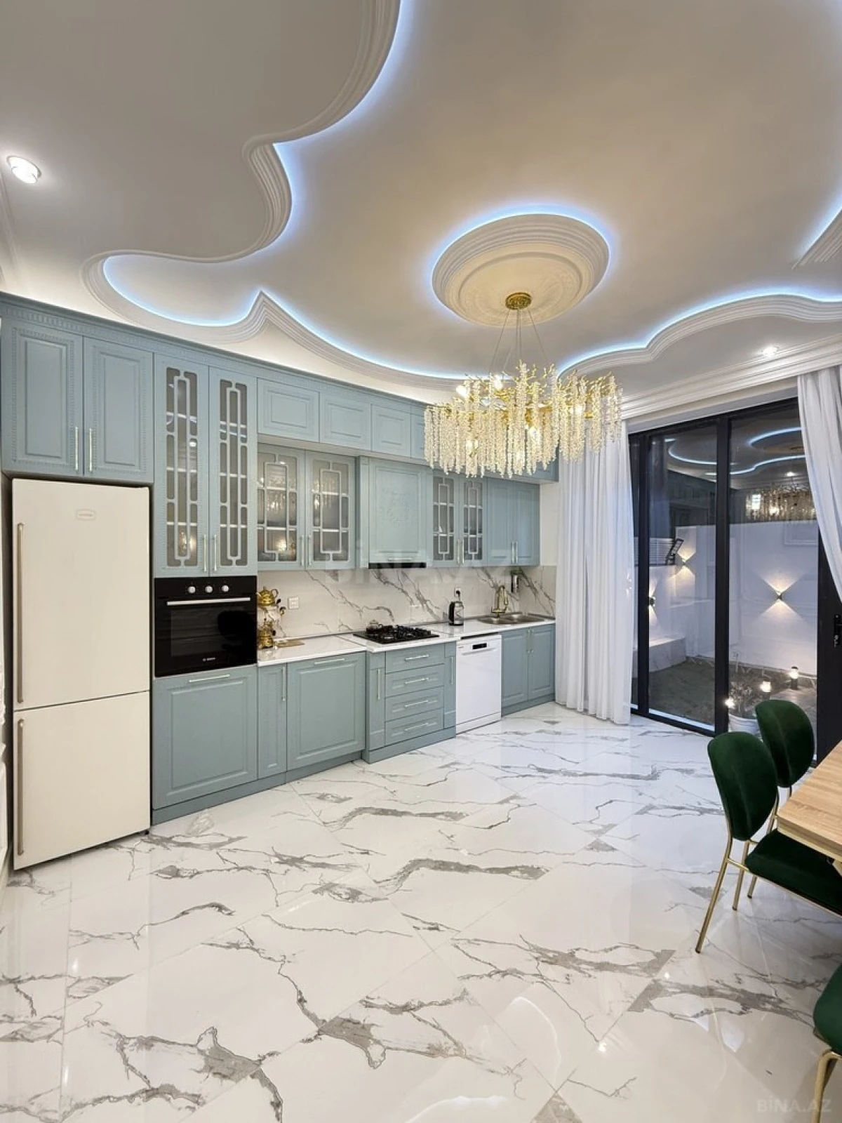 Satılır 6 otaqlı həyət evi 220 m²