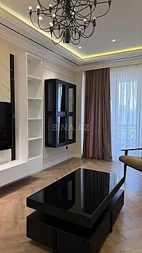 Satılır 4 otaqlı mənzil 168 m²