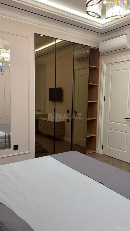 Satılır 4 otaqlı mənzil 168 m²