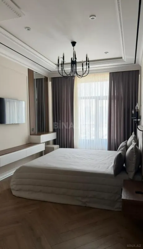 Satılır 4 otaqlı mənzil 168 m²