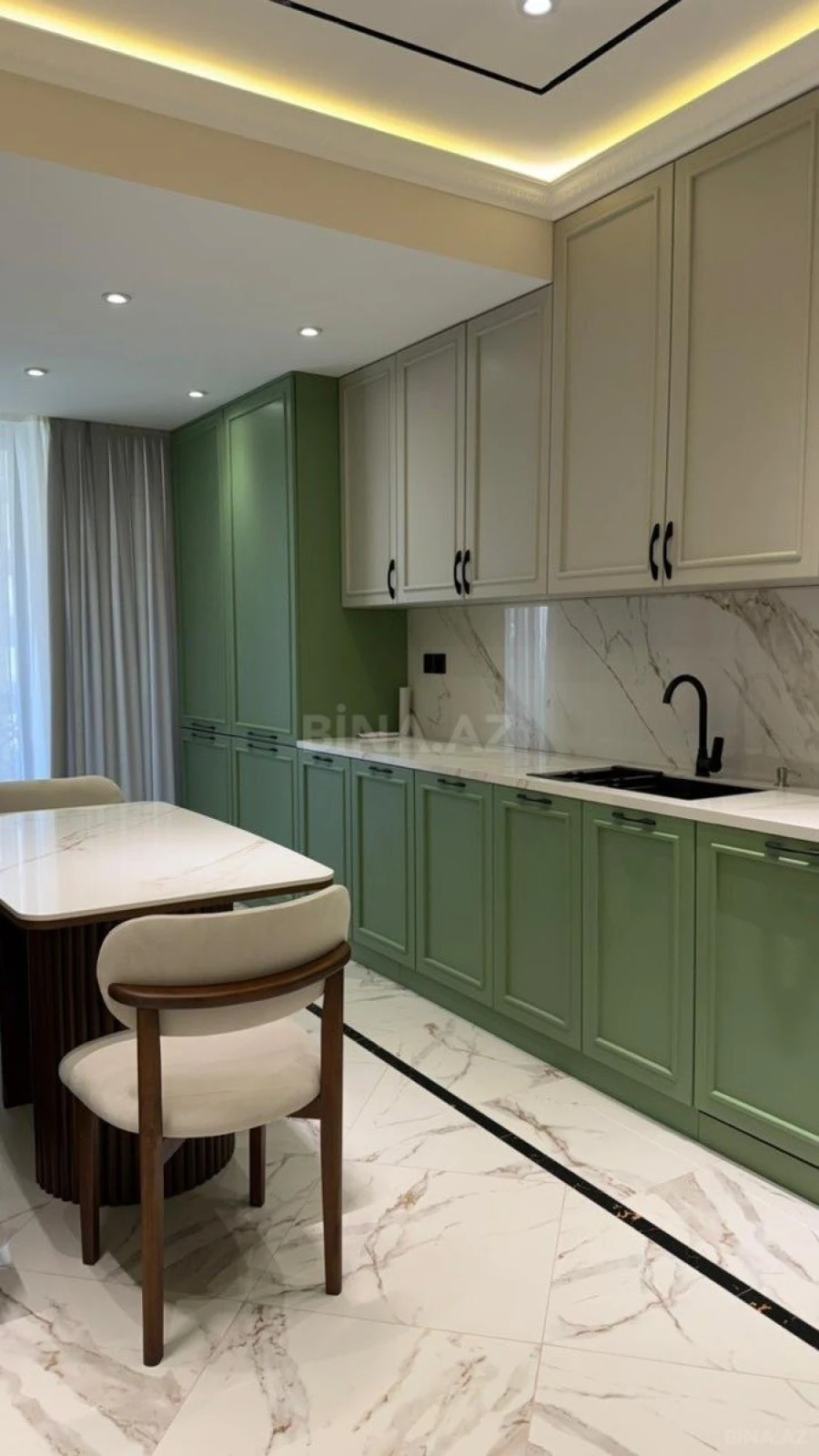 Satılır 4 otaqlı mənzil 168 m²