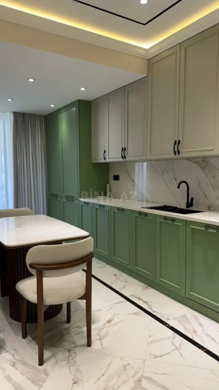 Satılır 4 otaqlı mənzil 168 m²