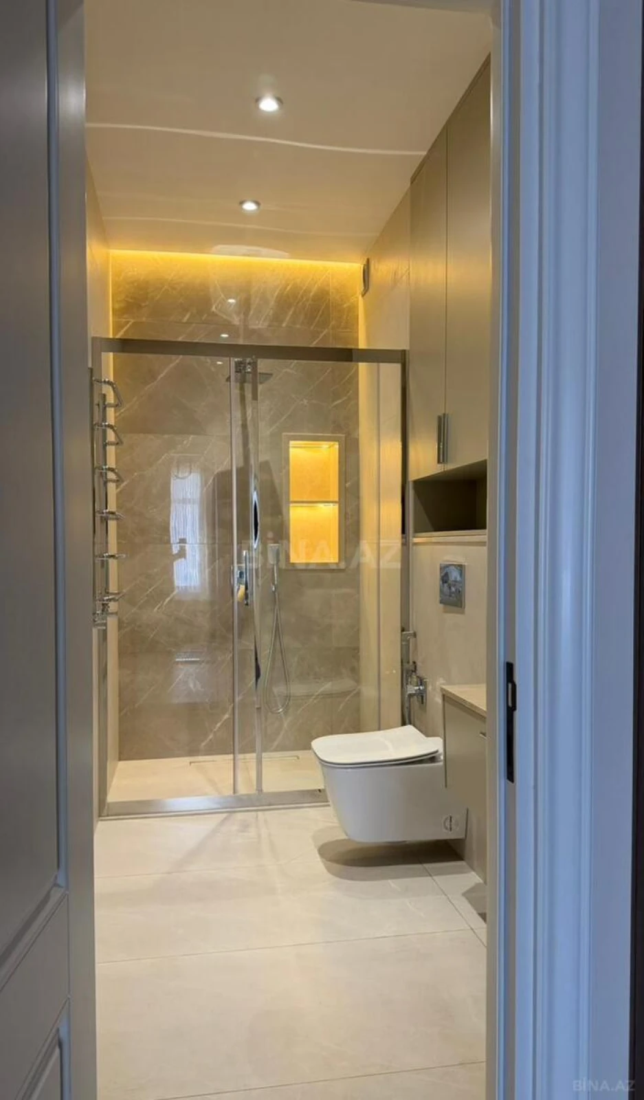 Satılır 4 otaqlı mənzil 168 m²