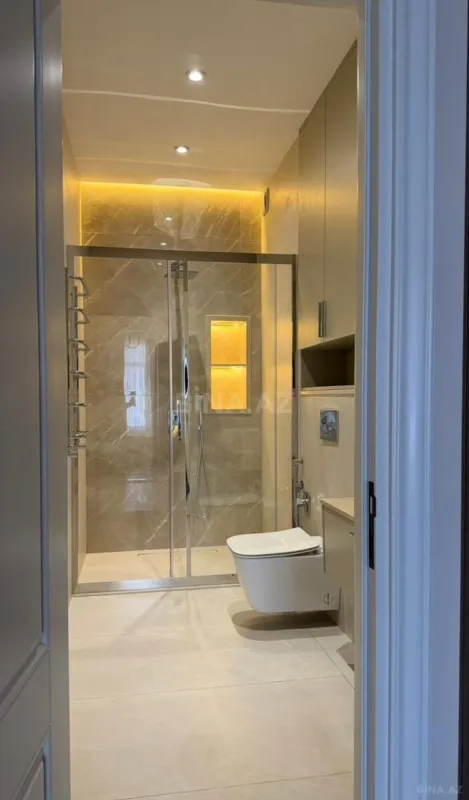 Satılır 4 otaqlı mənzil 168 m²