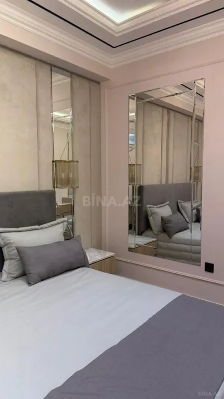 Satılır 4 otaqlı mənzil 168 m²