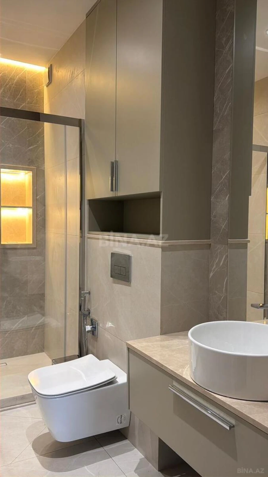 Satılır 4 otaqlı mənzil 168 m²