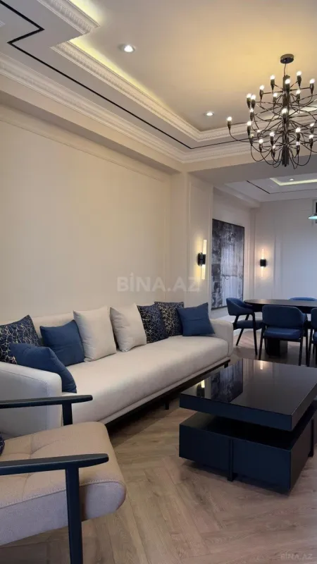 Satılır 4 otaqlı mənzil 168 m²