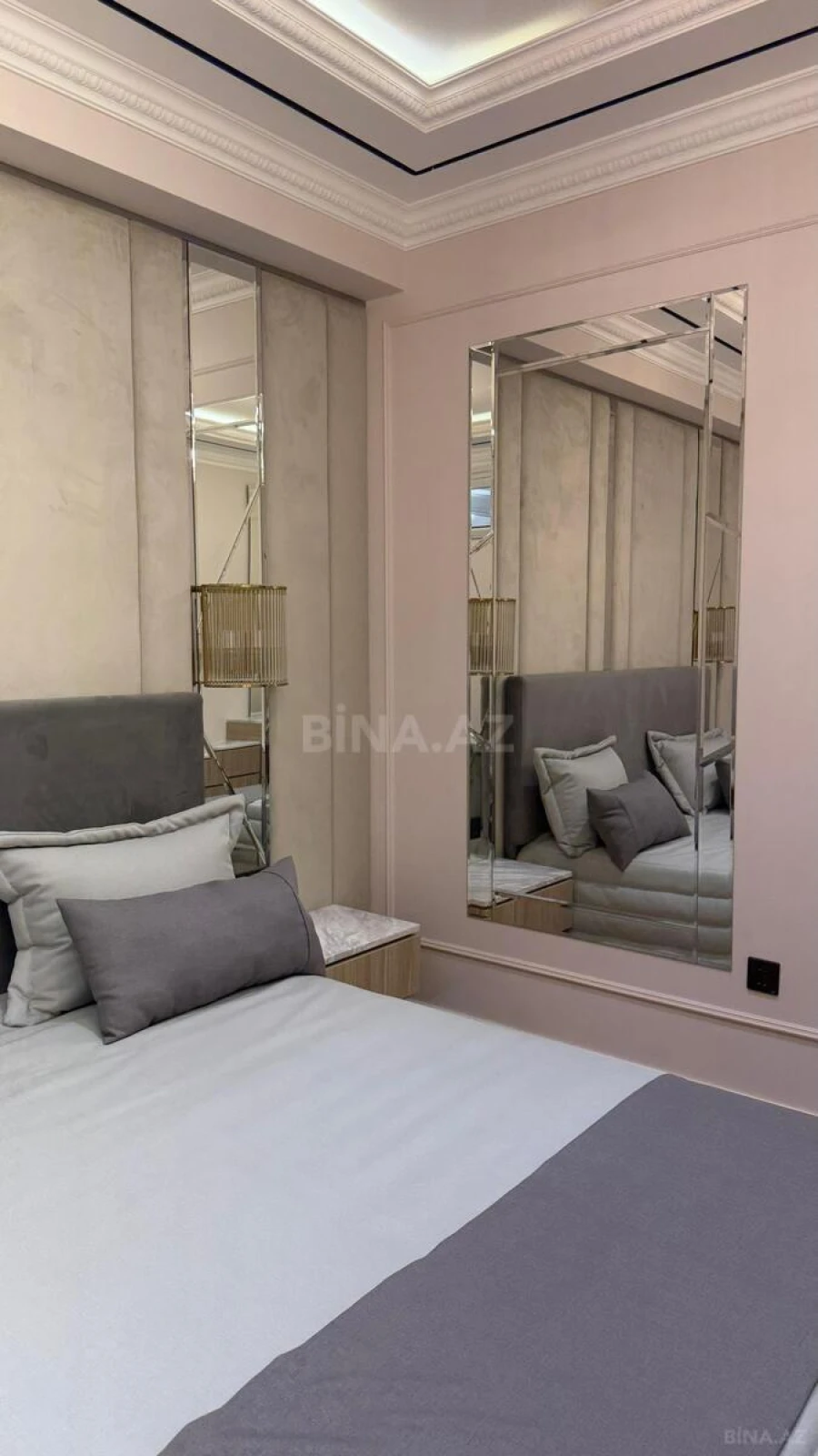 Satılır 4 otaqlı mənzil 168 m²