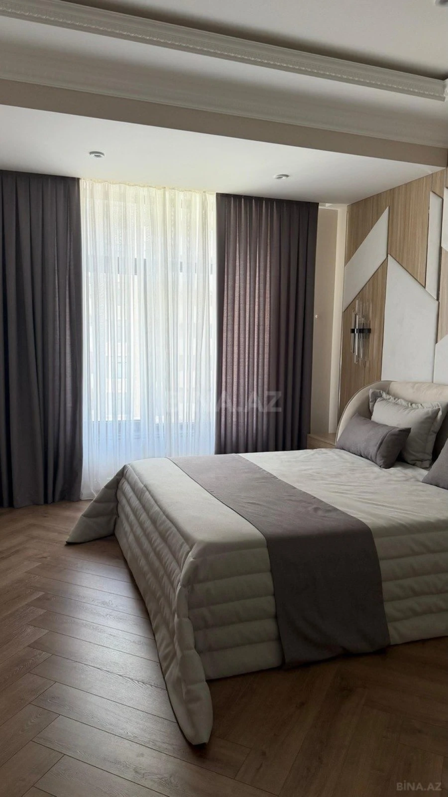 Satılır 4 otaqlı mənzil 168 m²