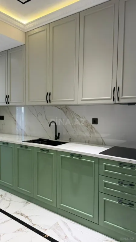 Satılır 4 otaqlı mənzil 168 m²