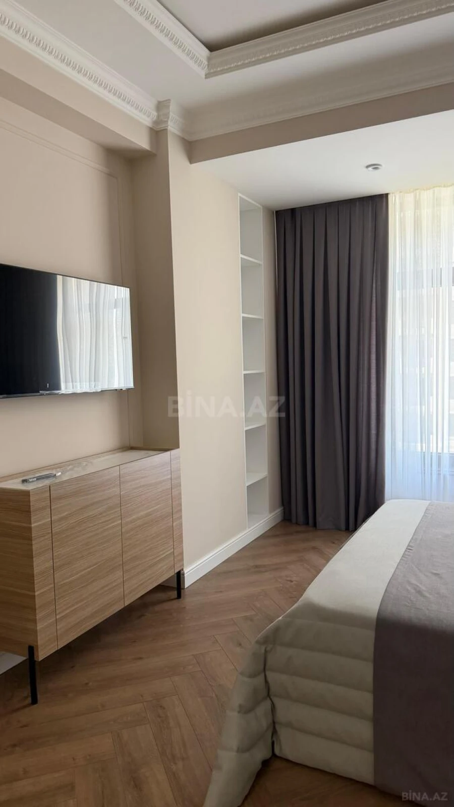 Satılır 4 otaqlı mənzil 168 m²