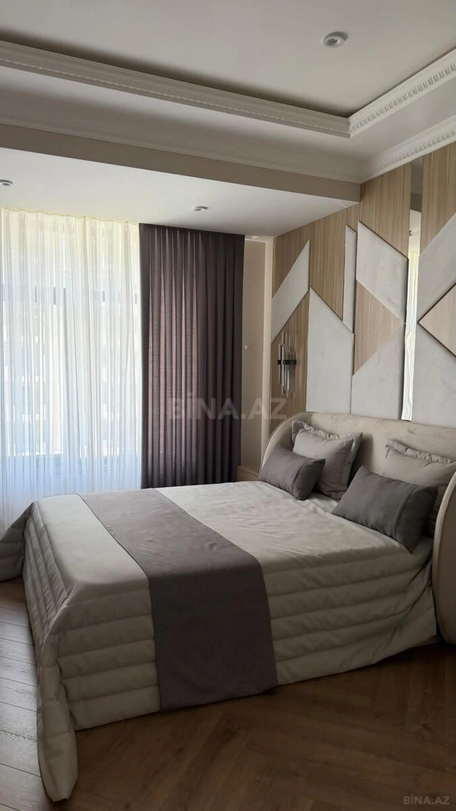 Satılır 4 otaqlı mənzil 168 m²
