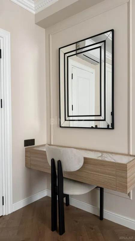 Satılır 4 otaqlı mənzil 168 m²