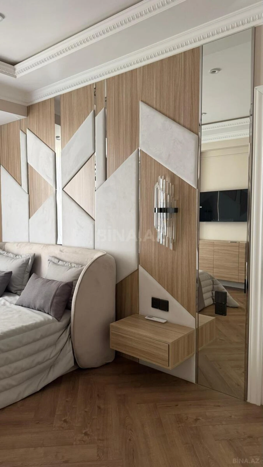 Satılır 4 otaqlı mənzil 168 m²