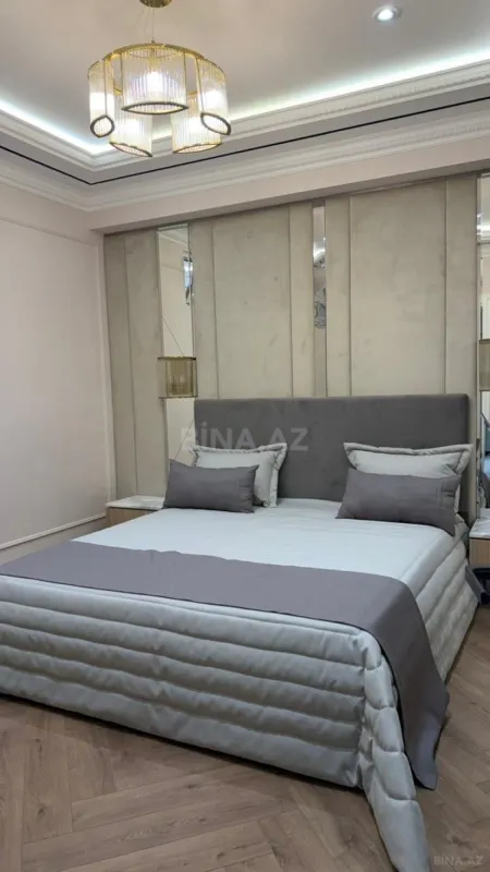Satılır 4 otaqlı mənzil 168 m²
