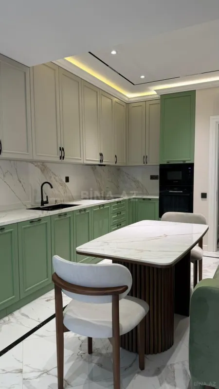 Satılır 4 otaqlı mənzil 168 m²