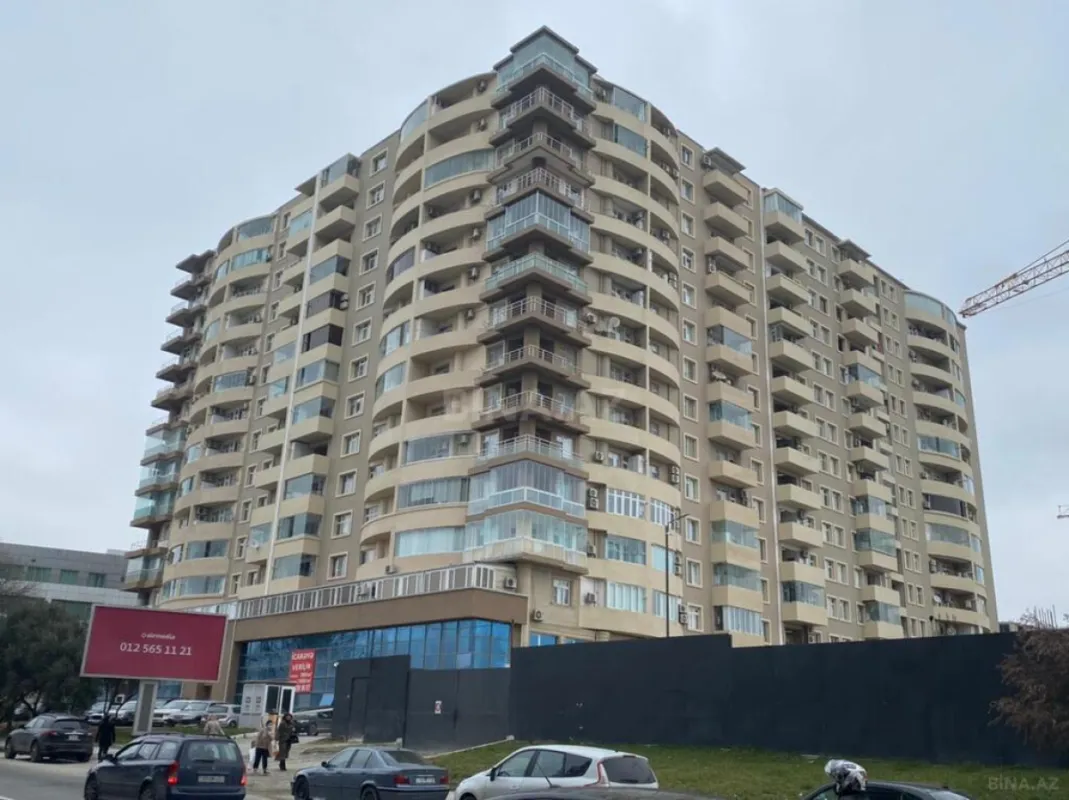Satılır 4 otaqlı mənzil 200 m²