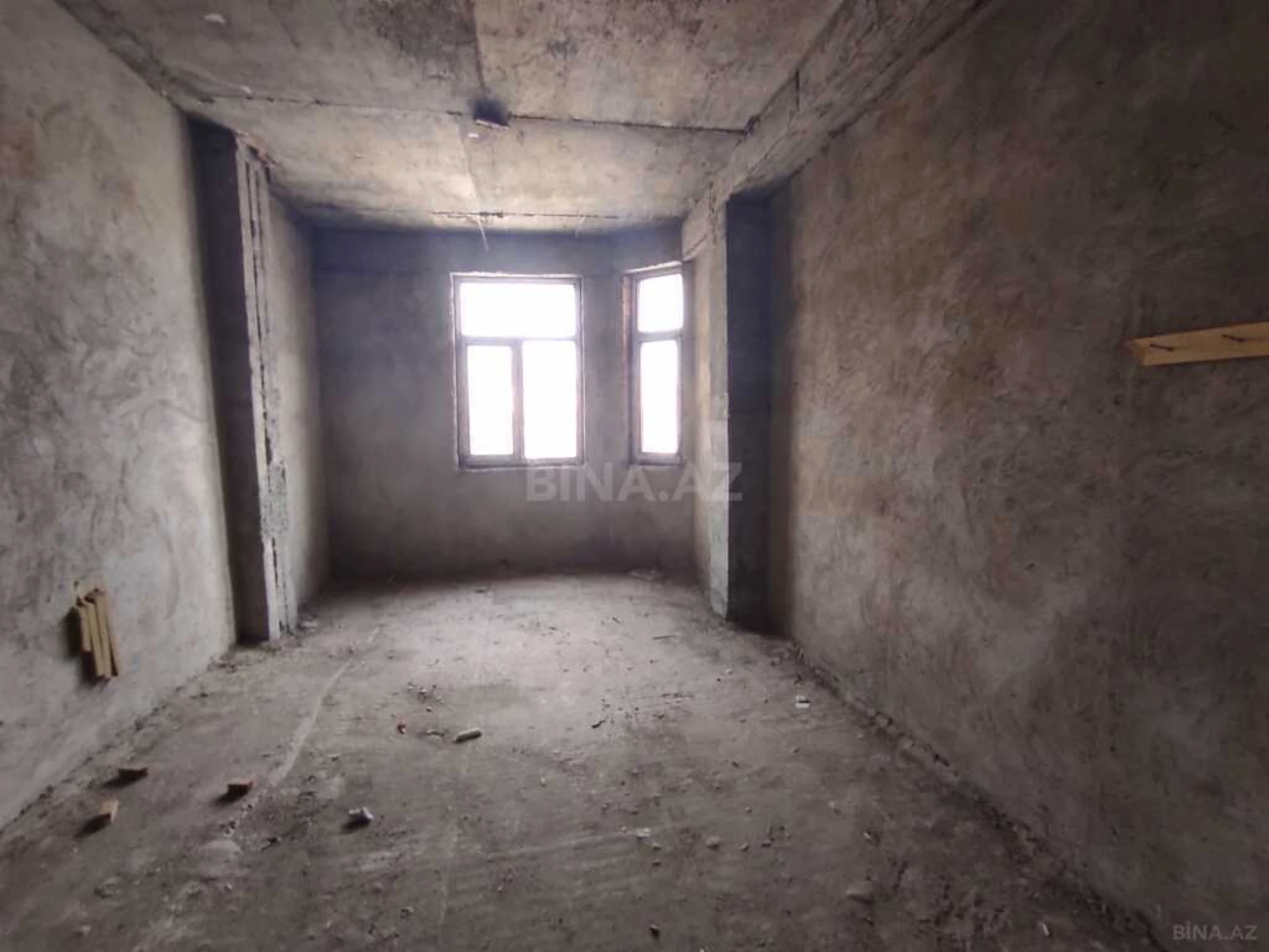 Satılır 4 otaqlı mənzil 200 m²