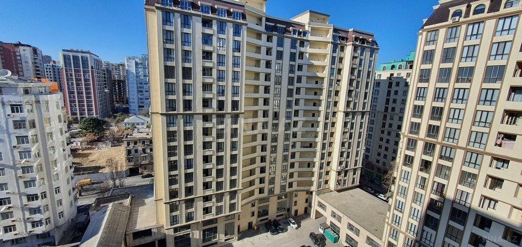 Satılır 3 otaqlı mənzil 148 m²