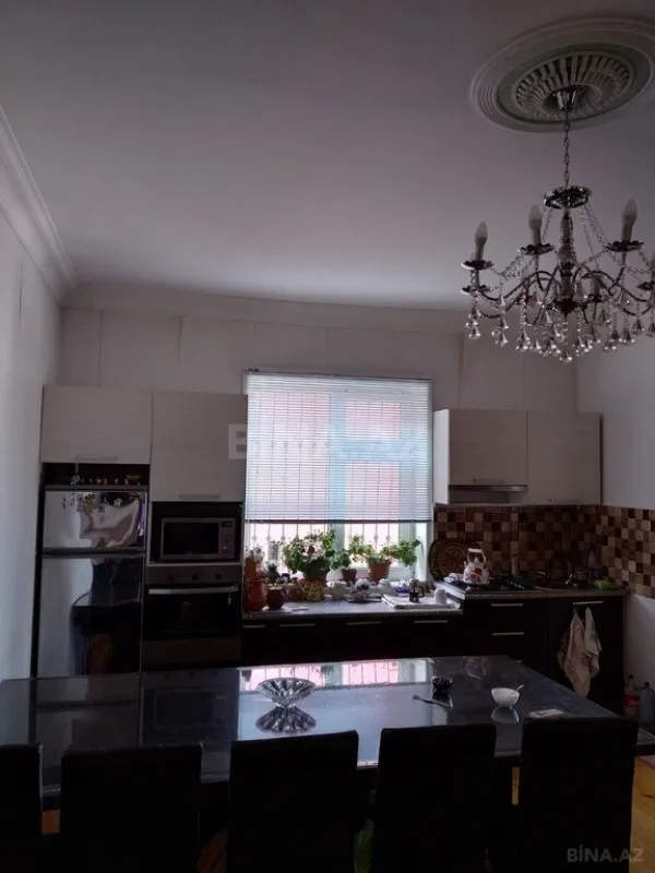 Satılır 6 otaqlı həyət evi 200 m²