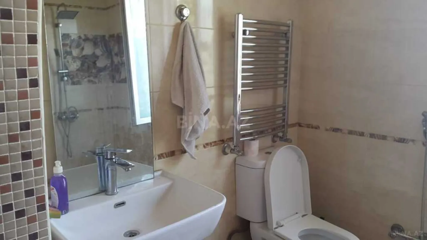 Satılır 6 otaqlı həyət evi 200 m²