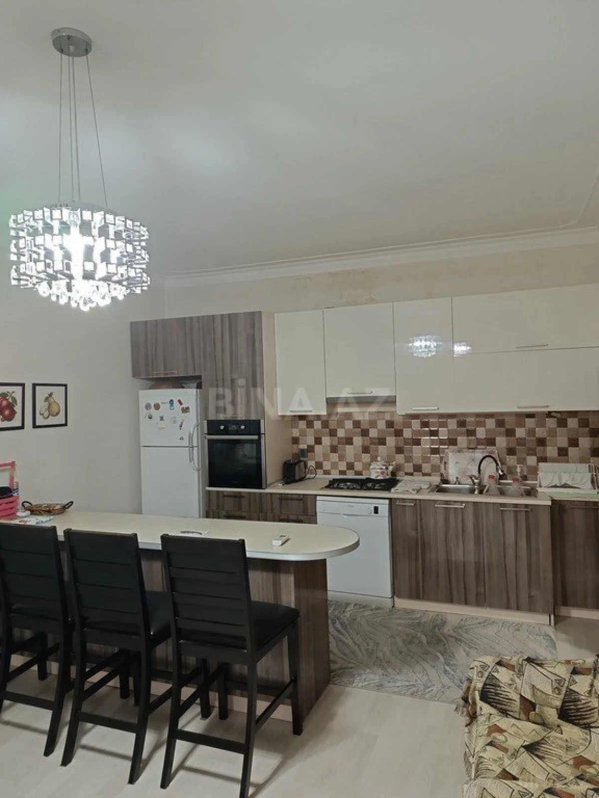 Satılır 6 otaqlı həyət evi 200 m²