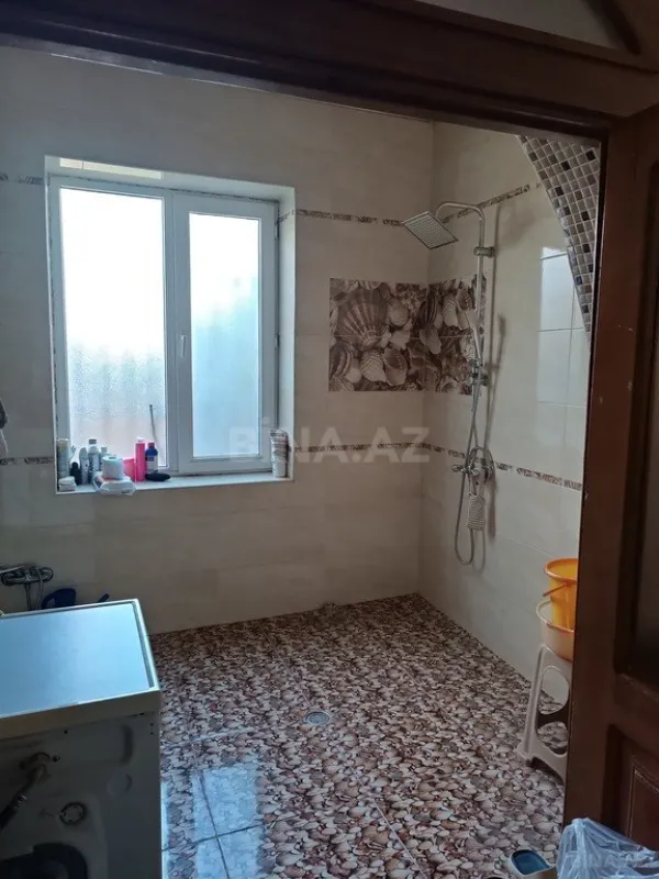 Satılır 6 otaqlı həyət evi 200 m²