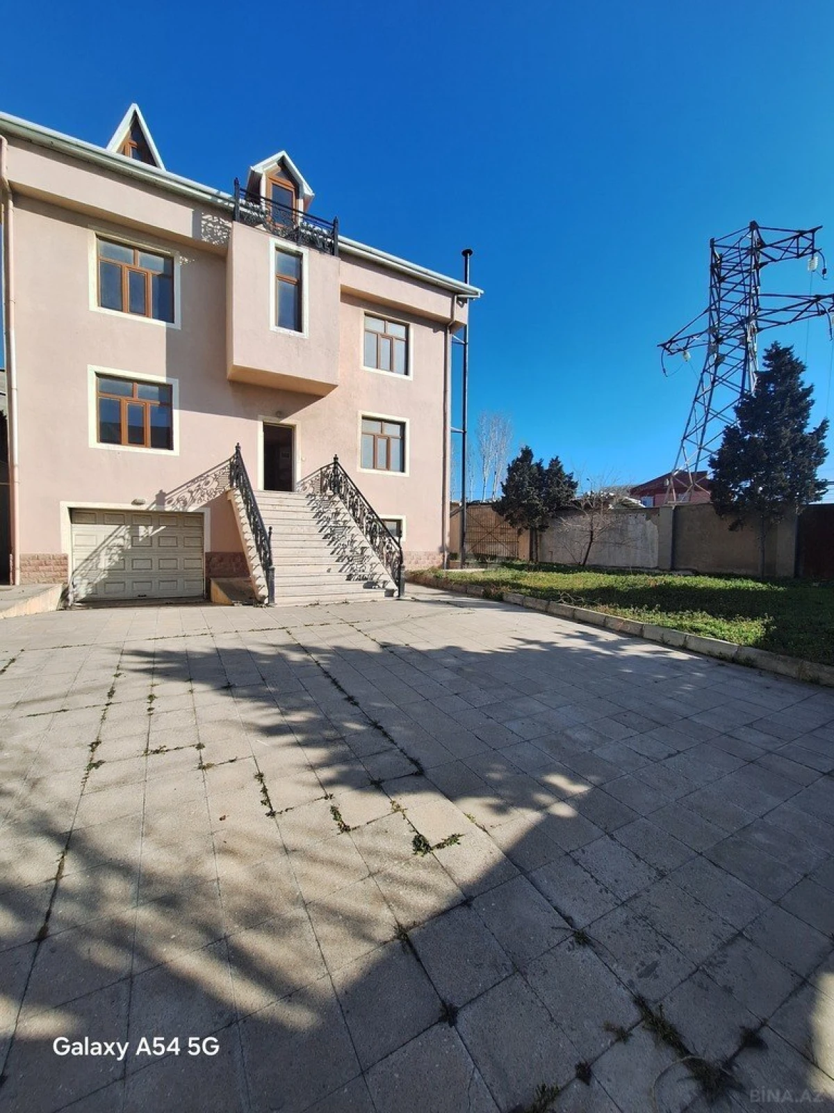 Satılır obyekt 400 m²