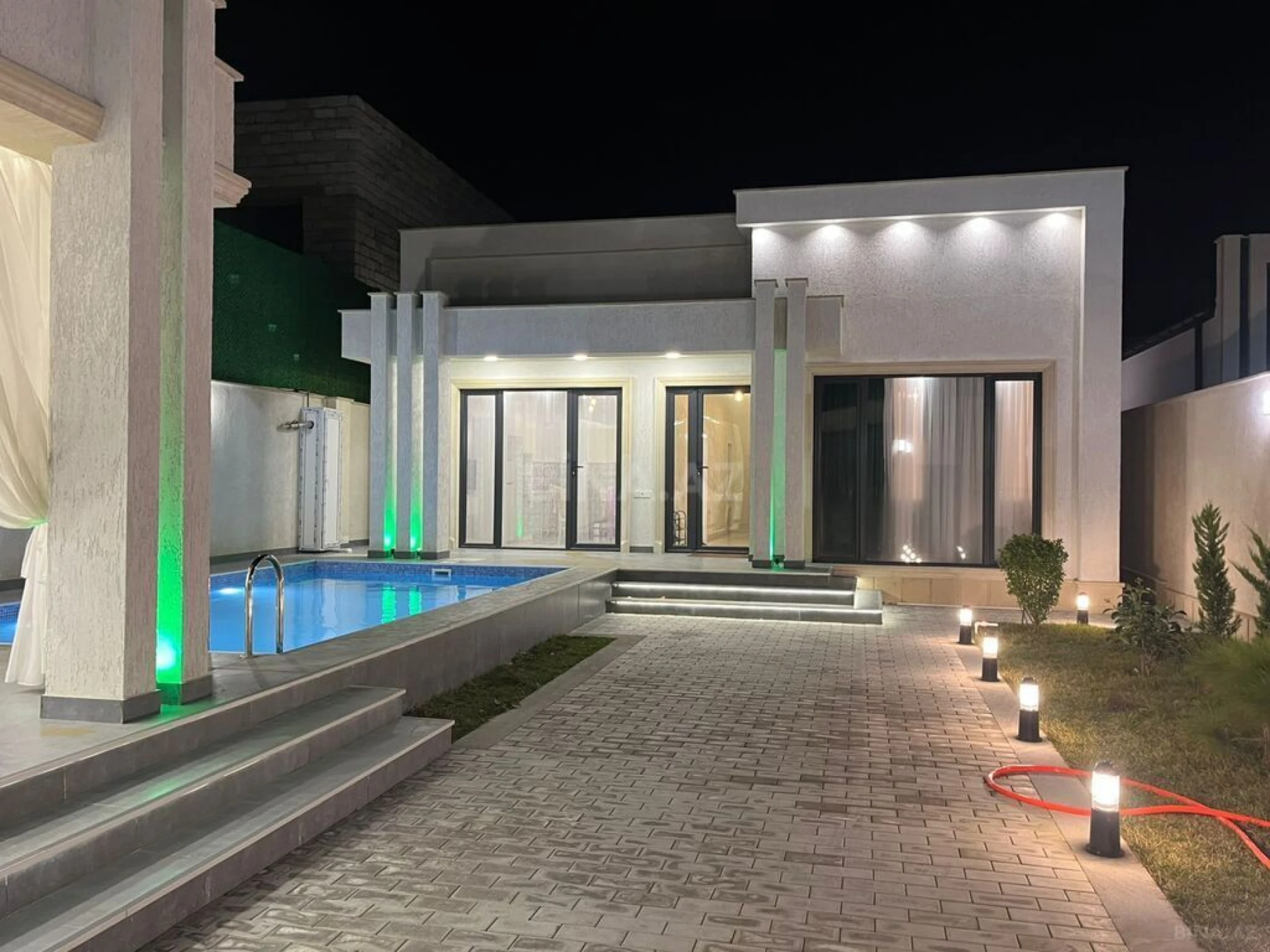 Kirayə verilir 4 otaqlı həyət evi 235 m²