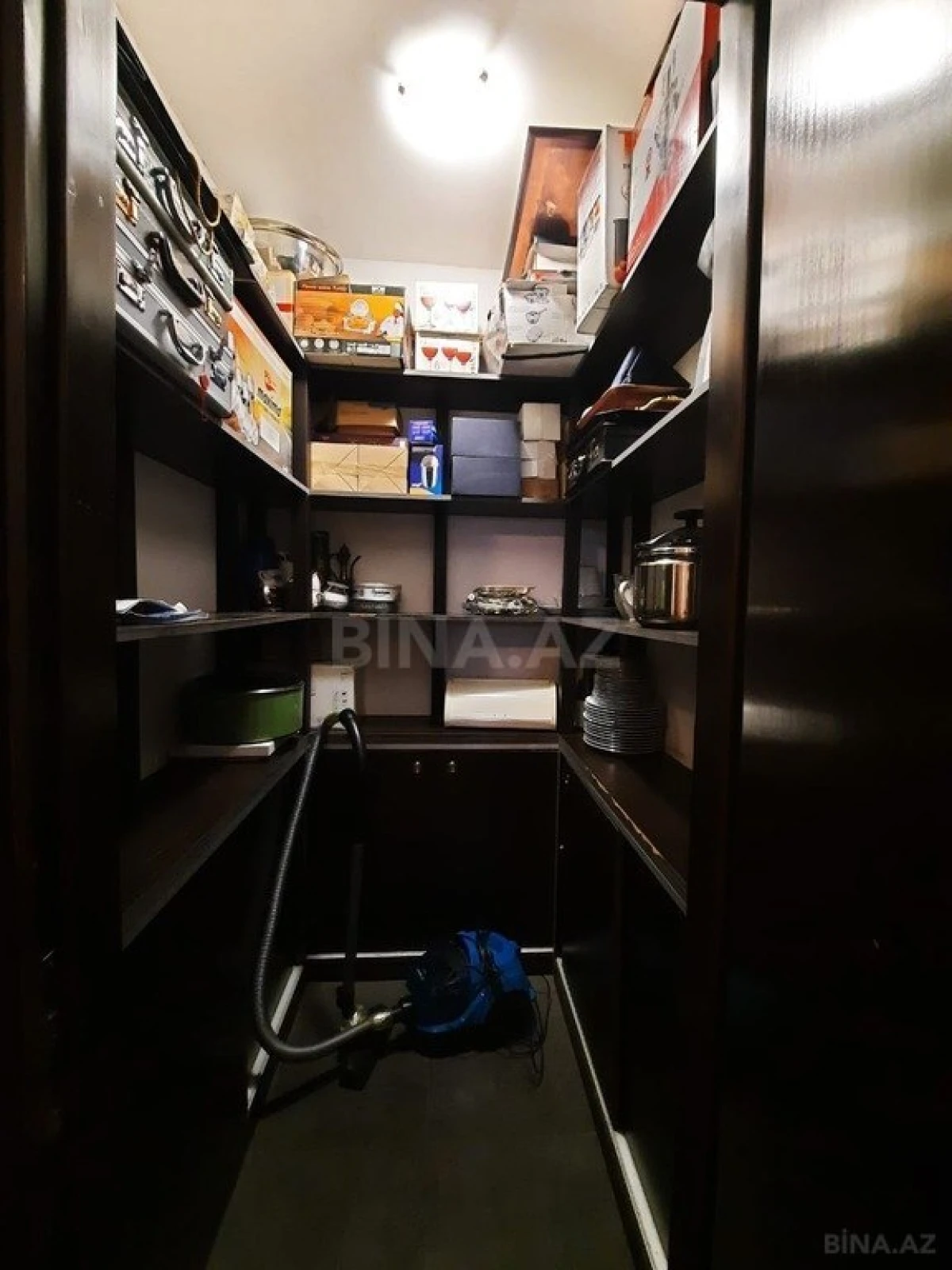 Satılır 4 otaqlı mənzil 172 m²