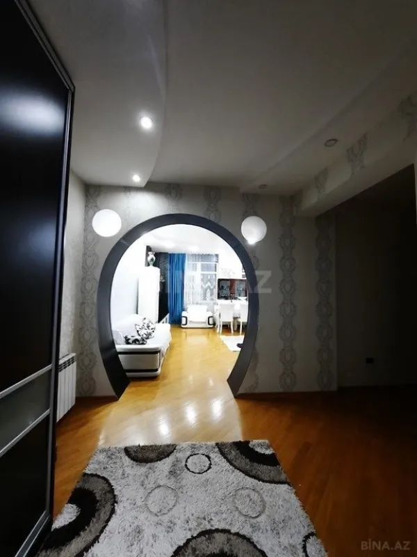 Satılır 4 otaqlı mənzil 172 m²