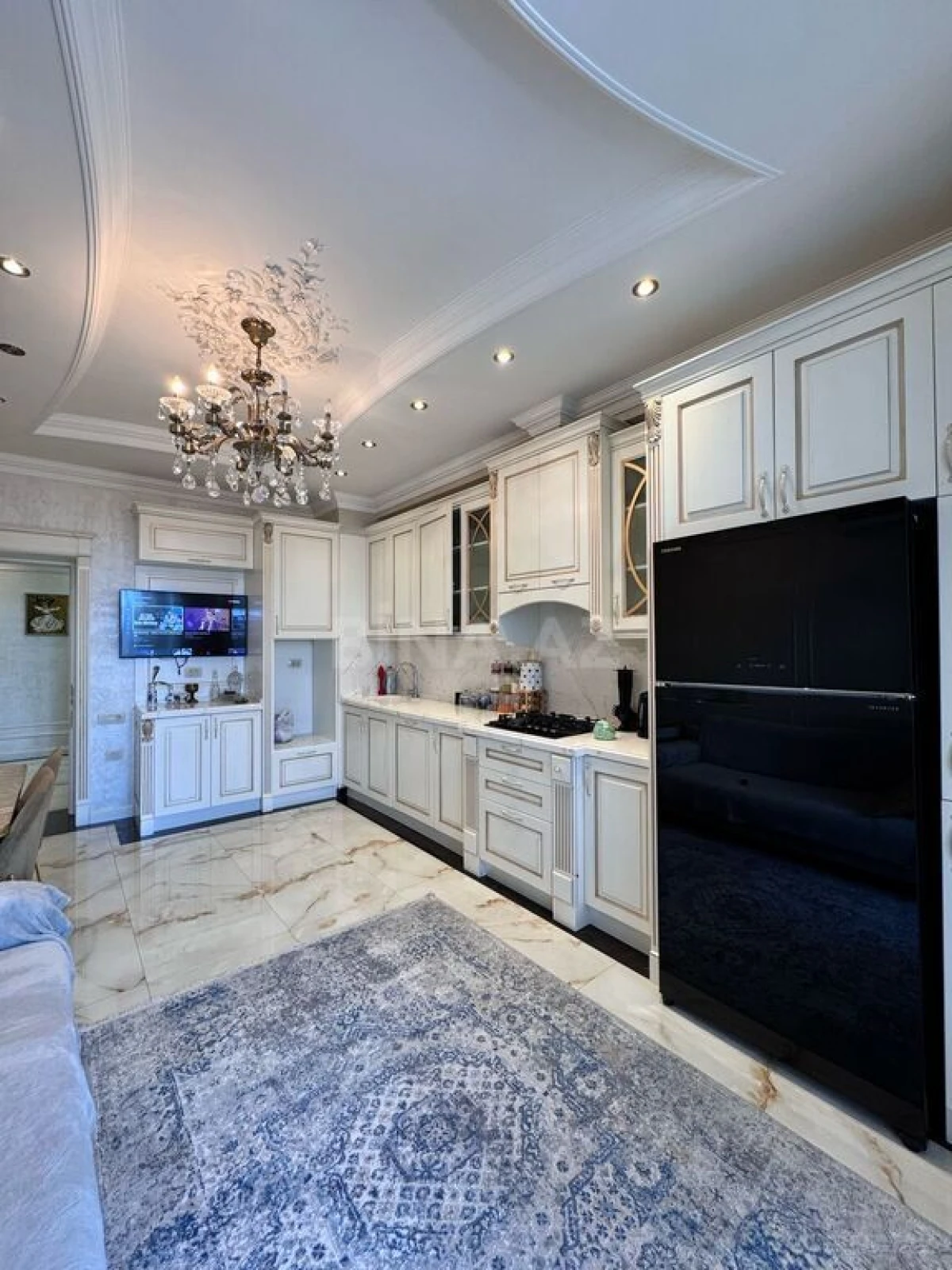 Satılır 4 otaqlı mənzil 185 m²