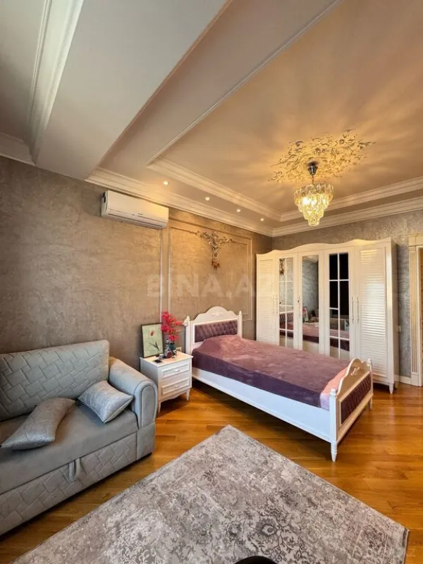 Satılır 4 otaqlı mənzil 185 m²