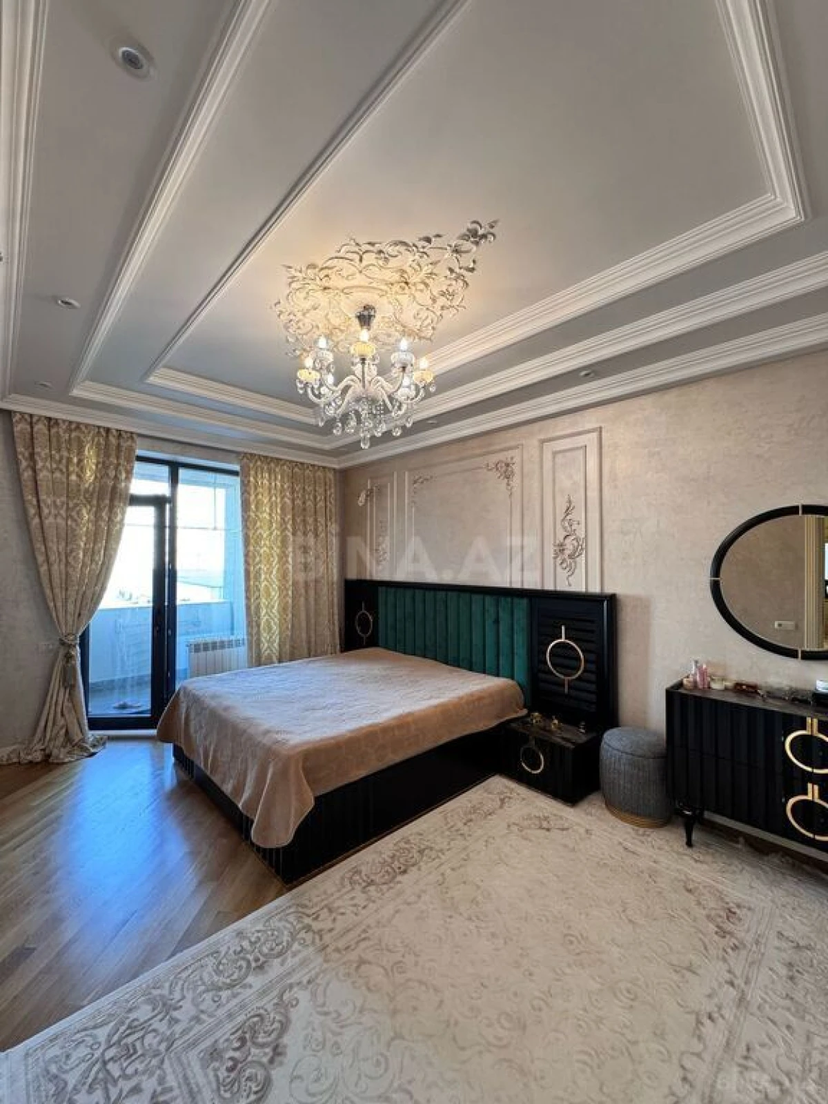 Satılır 4 otaqlı mənzil 185 m²