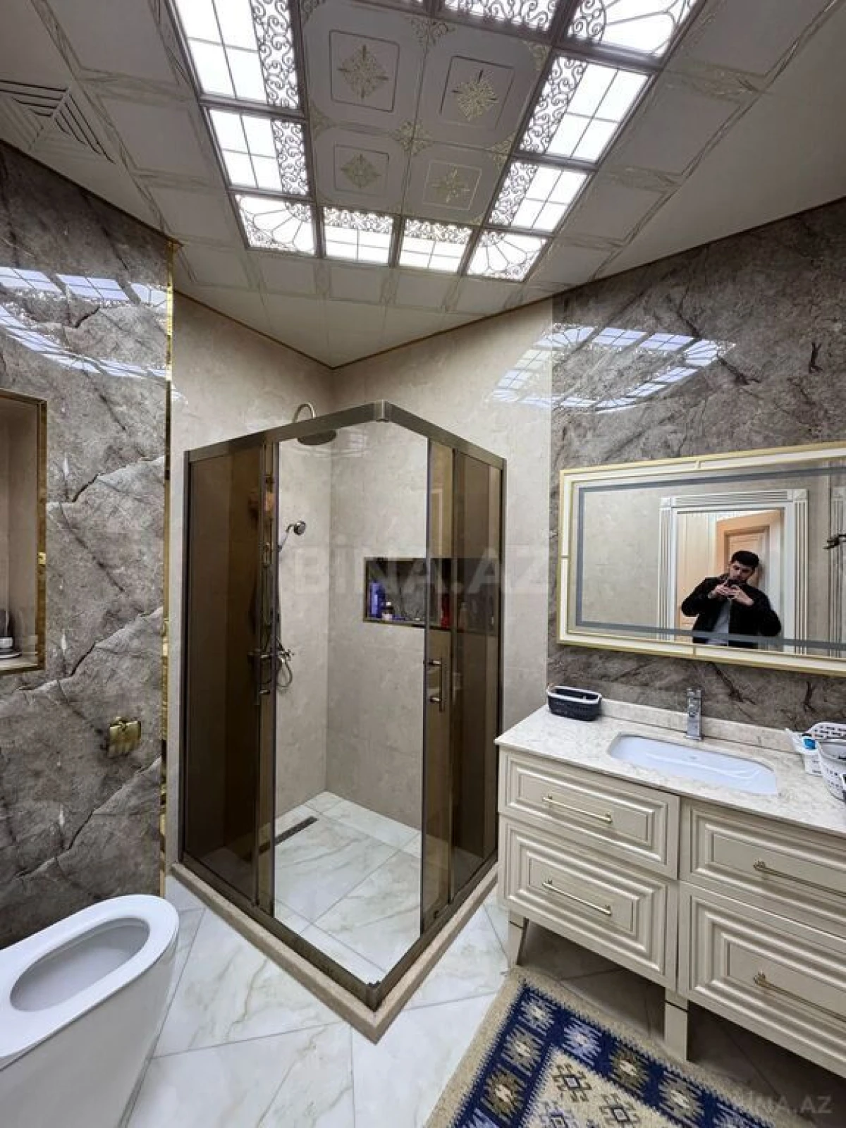 Satılır 4 otaqlı mənzil 185 m²