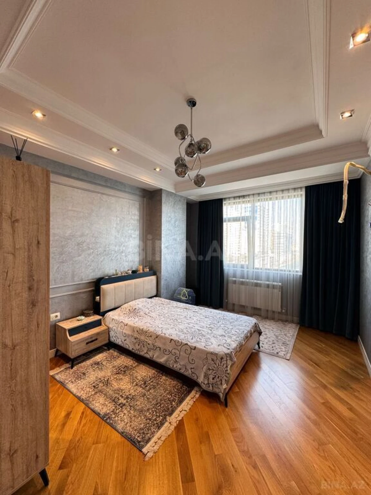 Satılır 4 otaqlı mənzil 185 m²
